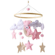 Mobile Encantado com Brinquedos de Feltro e Madeira Ama Mamma - Ama Mamma