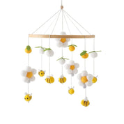 Mobile Encantado com Brinquedos de Feltro e Madeira Ama Mamma - Ama Mamma