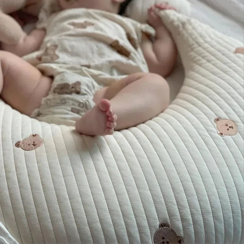 Travesseiro Bordado de Berço com Tema Urso & Lua Ama Mamma - Ama Mamma